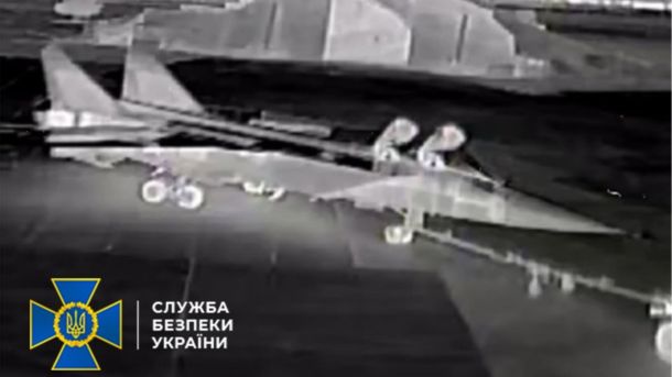 Дрони FP-2 знищили МіГ-31 і РЛС на Бельбеку Зображення літака МіГ, який було знищено