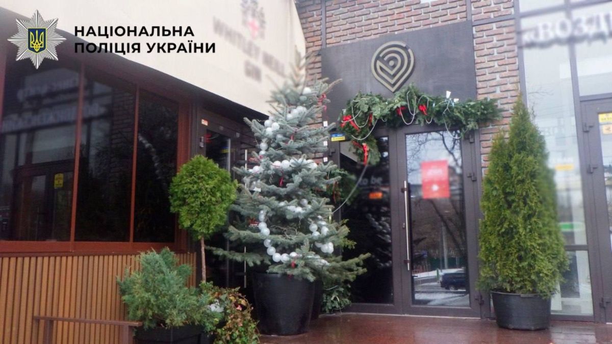 На Подолі жінка прийшла влаштовуватися на роботу і обікрала колегу Вхід до ресторану, в якому була здійснена крадіжка