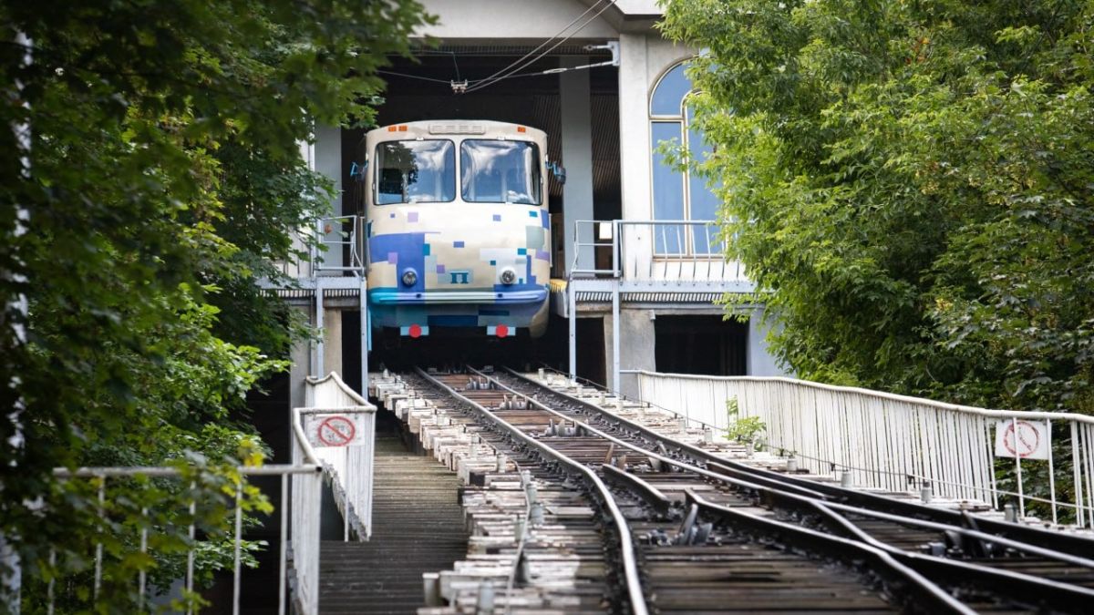 У Києві відновили роботу турнікетів на фунікулері та швидкісному трамваї київський фунікулер