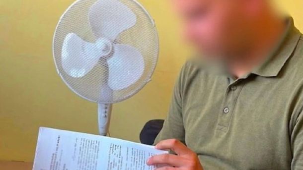 Киянина зобов'язали знести будинок, зведений у лісі Деснянського району 26-річний киянин під вартою після затримання за залучення 15-річного підлітка до інтимних послуг за 8 тис. грн