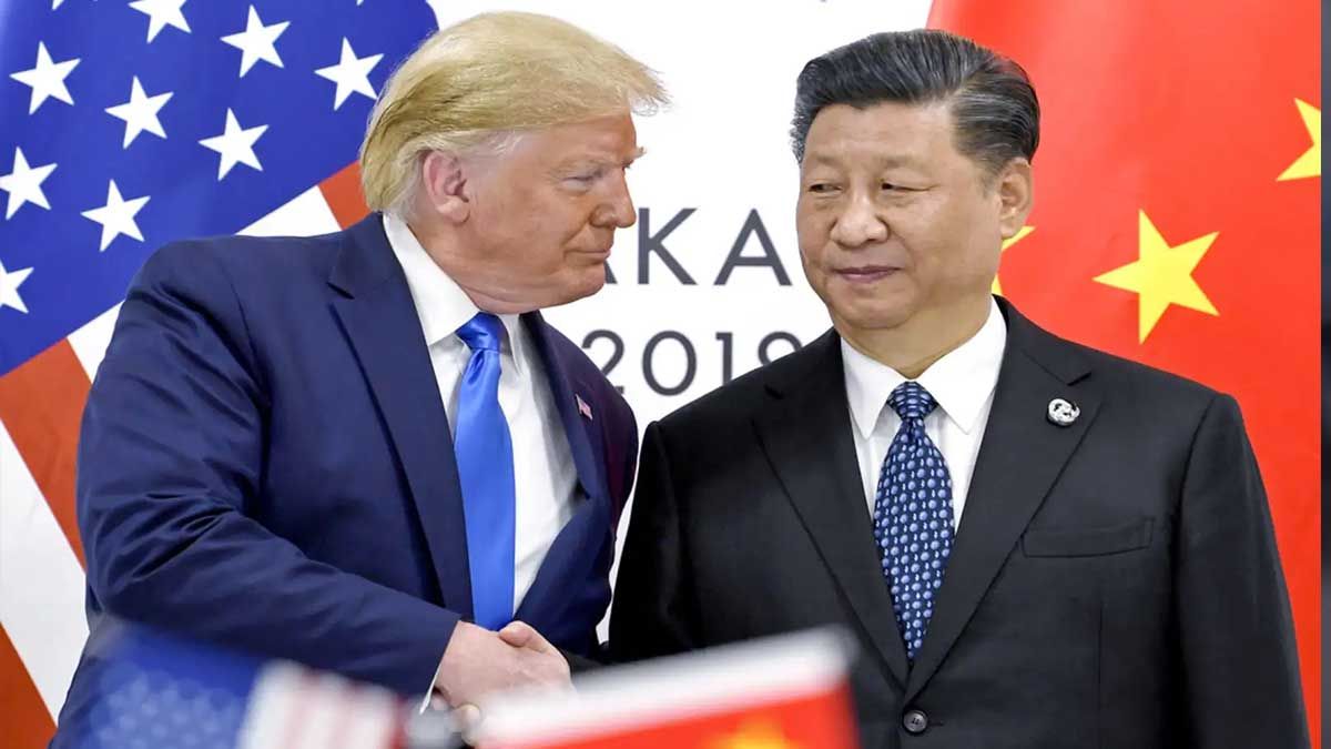 Як Китай готувався до великого протистояння зі США two men shaking hands in front of a flag