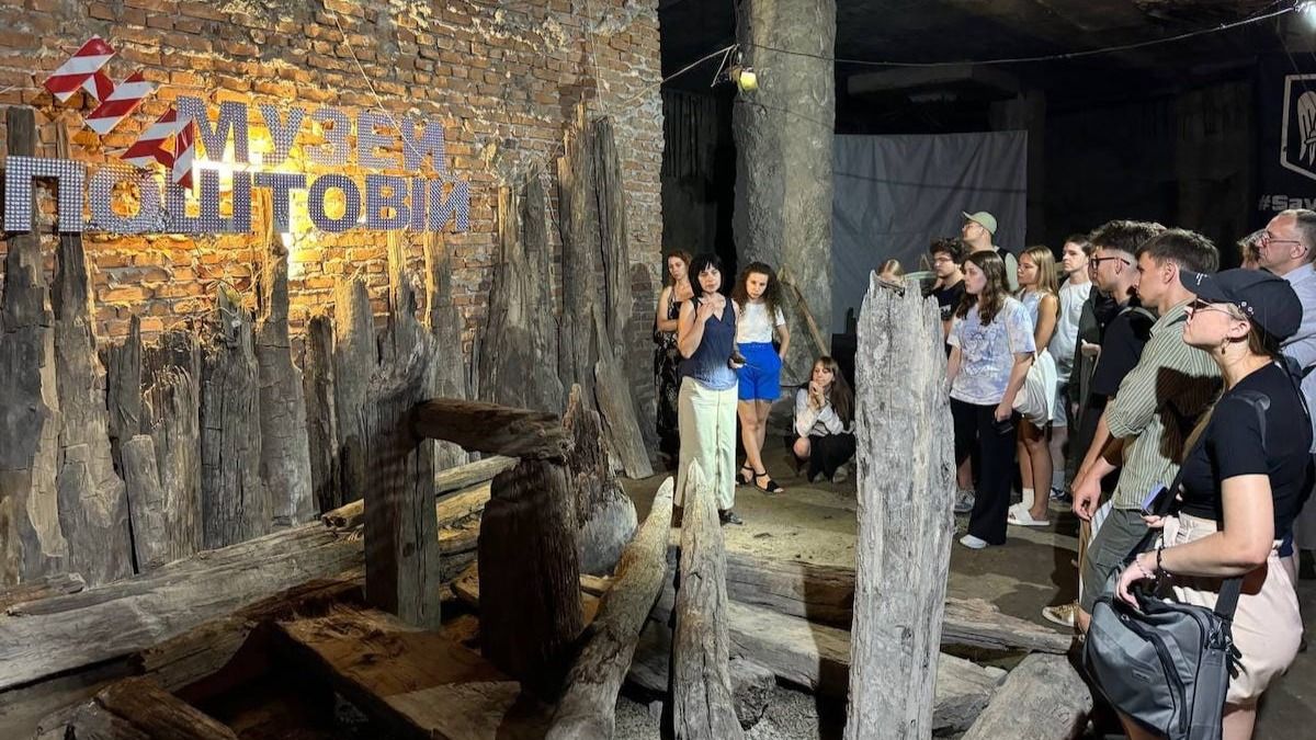 На Поштовій площі заблокували музей: співзасновниця оголосила голодування через дії муніципальної варти На Поштовій площі заблокували музей: співзасновниця оголосила голодування через дії муніципальної варти