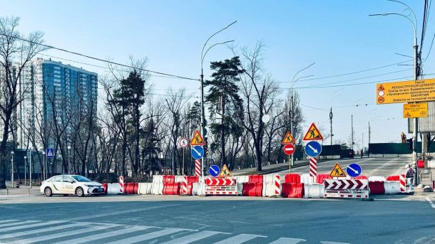 Домашнє ППО: нетверезий киянин запустив феєрверк із балкона Домашнє ППО: нетверезий киянин запустив феєрверк із балкона