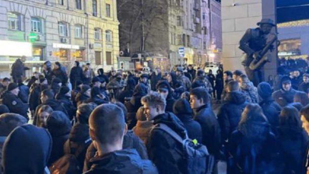 Як ООН виправити 80-річну помилку: чому реформа Статуту неминуча Натовп молодих людей