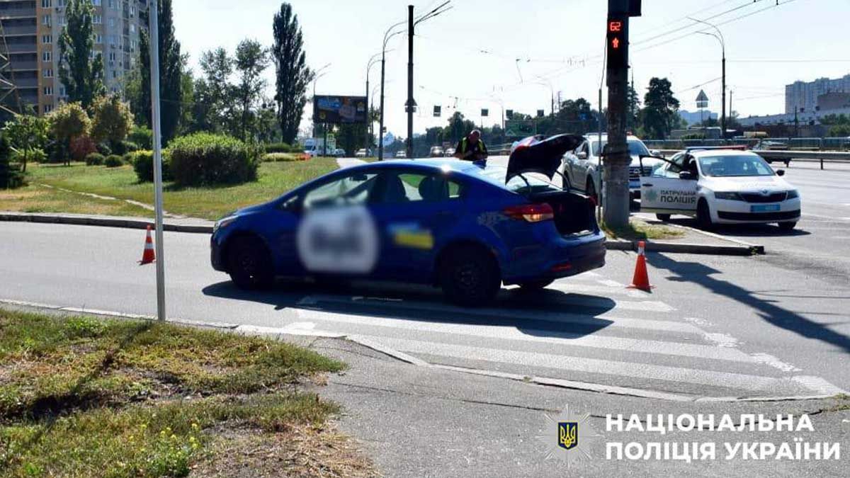 У Києві таксист збив 89-річну жінку на переході у день її народження У Києві таксист збив 89-річну жінку на переході у день її народження