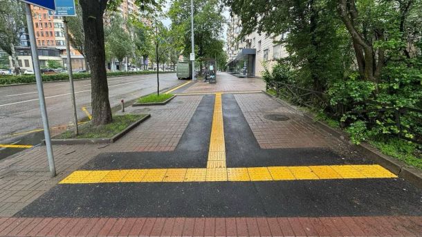 У Києві балкон впав на американського режисера: причина — не війна, а бездіяльність У Києві балкон впав на американського режисера: причина — не війна, а бездіяльність