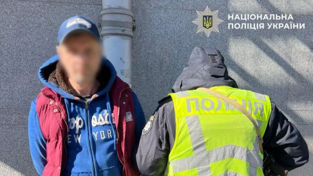 Посадовицю Деснянської РДА судитимуть за переплату 1,8 млн грн за електроенергію Поліцейські затримали 53-річного мешканця Оболоні, який вигадав борг, побив сусіда і відібрав телефон
