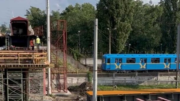 Ремонт доріг у Києві 20–22 квітня: де обмежать рух у Солом'янському та Деснянському районах Ремонт доріг у Києві 20–22 квітня: де обмежать рух у Солом'янському та Деснянському районах