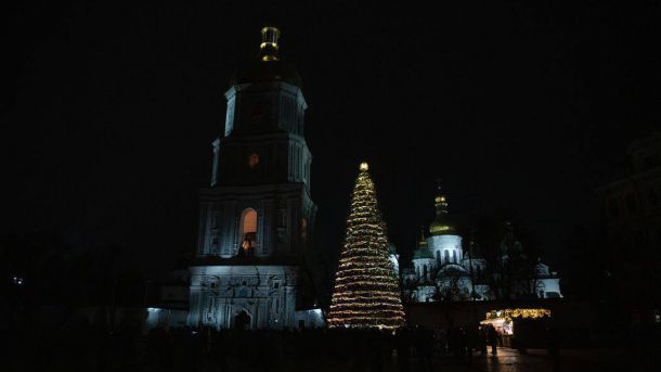184 бойові зіткнення за добу: РФ втратила 1180 військових, Покровський напрямок найгарячіший Головна ялинка України, яку відкрив Кличко