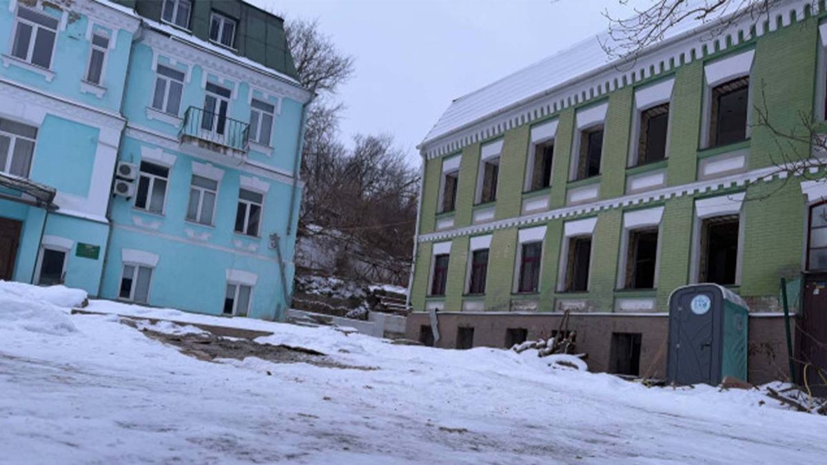Понад 1000 киян підписали петицію за врятування Садиби Носача на Подолі Два флігелі садиби Іосифа Носача