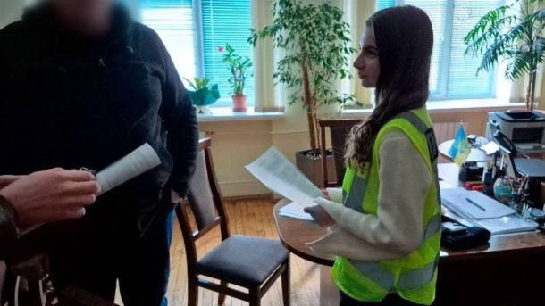 Директор фірми постачав матеріали для об'єктів міноборони рф: підозра Посадовець Подільської РДА не виплатив 425 тис. грн сиротам