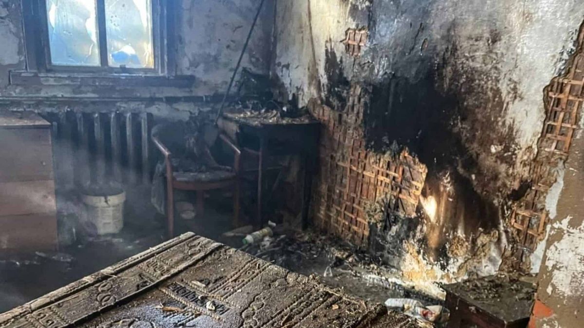 Іванків: подружжя загинуло під час пожежі через паління в ліжку Кімната в будинку після пожежі