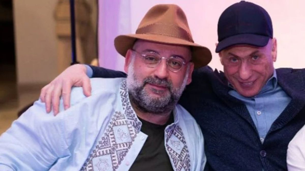 Зеленський ввів санкції проти Міндіча: справа «Енергоатому» Тимур Міндіч і Олександр Цукерман сидять поряд один біля одного і обіймаються