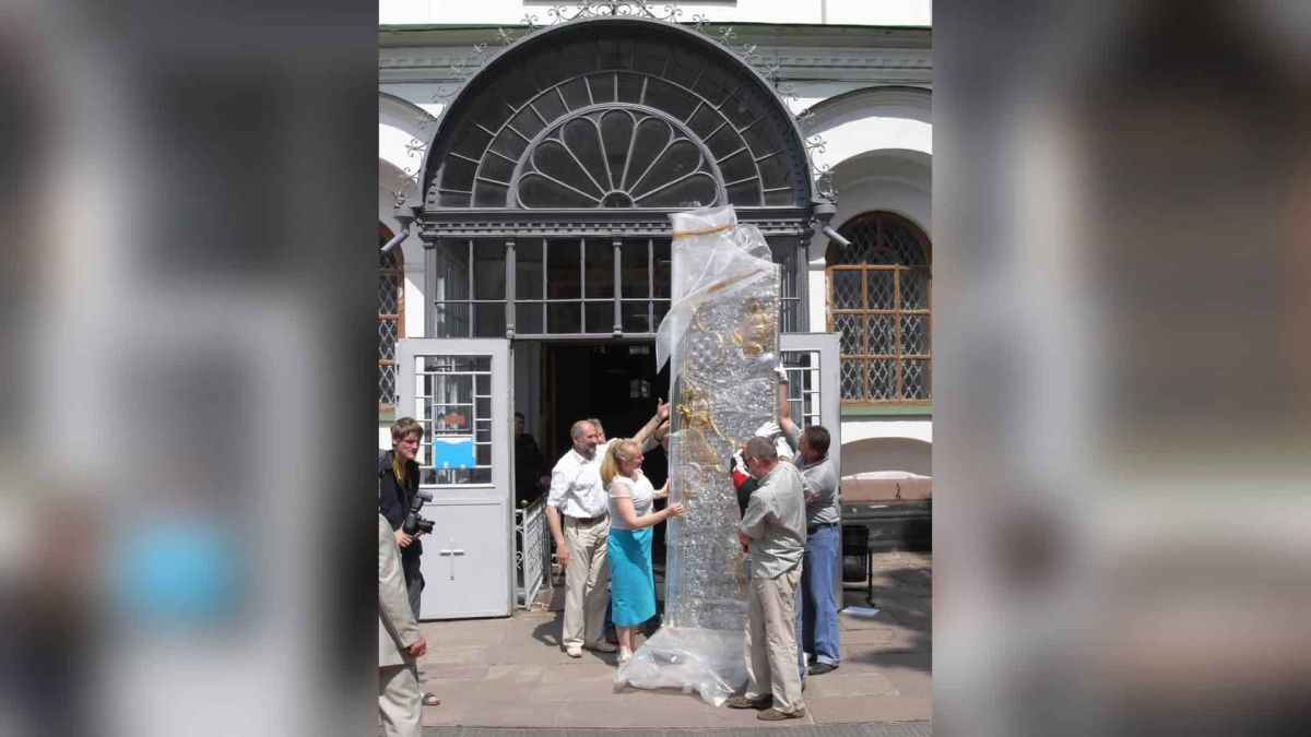 Срібні Царські врата Софії Київської: історія від 1934 до 2008 року Срібні Царські врата Софійського собору після реставрації — пам'ятка 1747–1750 років, освячена Патріархом Варфоломієм І у 2008 році