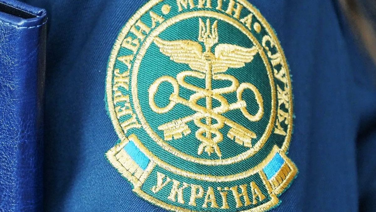 Київська митниця виявила 120 порушень за січень Наживка на рукаві працівниці Державної митної служби України