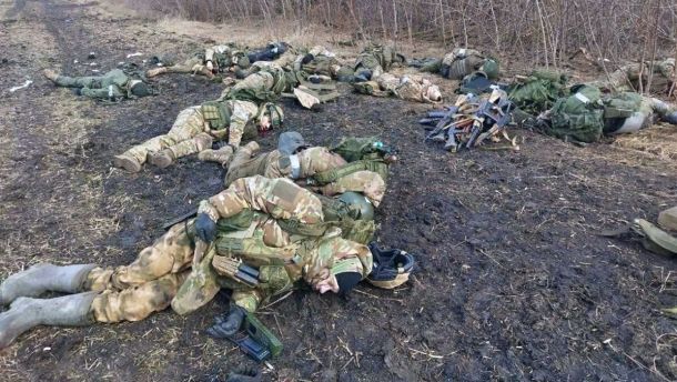 «Катастрофа для США». Консерватори розкритикували Трампа за конфлікт із Зеленським Тіла російських солдат після удару ЗСУ біля села Трудівське на Донеччині