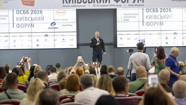 П'яний водій Audi в'їхав у припарковане авто в Подільському районі: 3,54 проміле Мер Києва Віталій Кличко виступає на Київському форумі ОСББ 2026