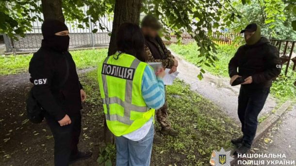 Провалля дороги в Києві: рух ускладнено на двох ділянках Працівника Білоцерківського ТЦК викрили на вимаганні 5 000 доларів у матері військовозобов'язаного на Київщині