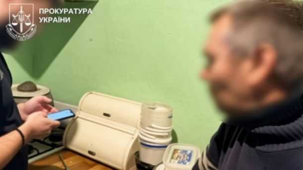На Бучанщині зі ставка дістали двох людей: обох госпіталізовано Правоохоронці викрили чоловіка на Буковині, який через месенджер експлуатував п’ять малолітніх дівчат