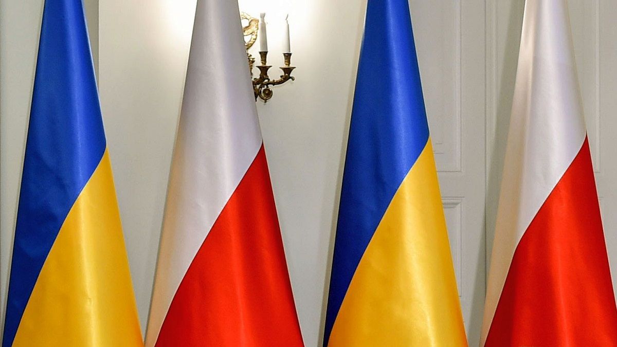 Politico: Україна надто сильна, щоб її могли «продати». Сікорський Politico: Україна надто сильна, щоб її могли «продати». Сікорський