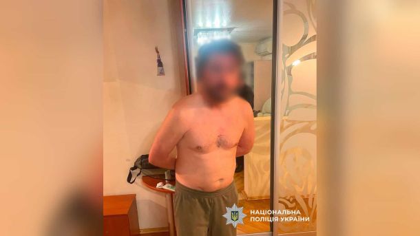 12 осіб постануть перед судом за 10 підпільних гральних закладів у Києві Поліцейські у дворі багатоповерхівки на вулиці Січових Стрільців у Шевченківському р-ні після стрілянини з балкона