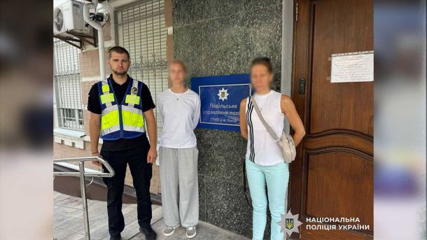 У Києві поліцейські затримали хулігана, який зламав світильник у метро — йому світить до 5 років У Києві поліцейські затримали хулігана, який зламав світильник у метро — йому світить до 5 років