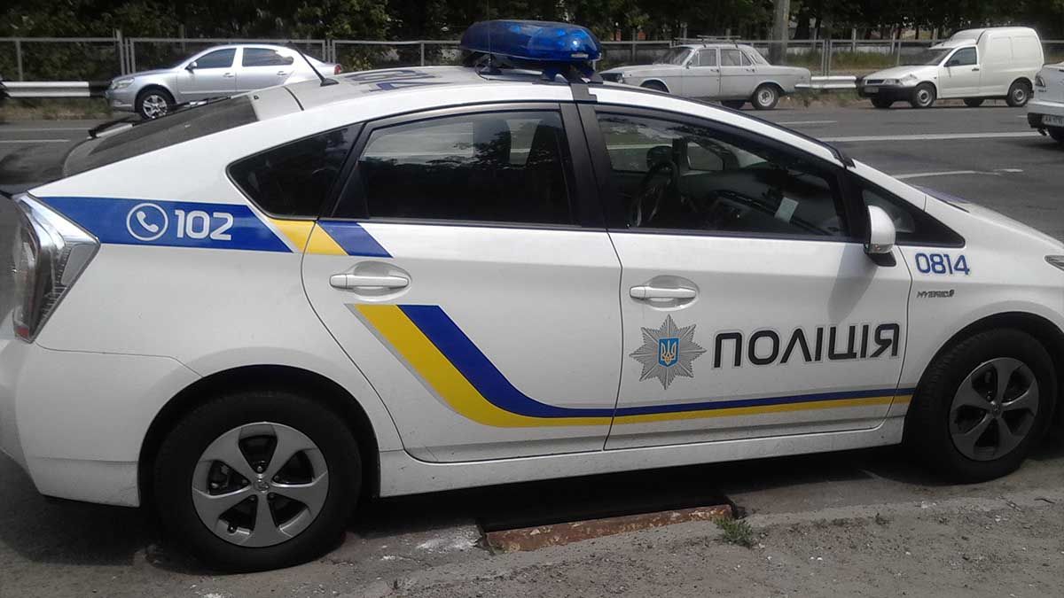 У Києві п’яний водій вантажівки втік з місця ДТП, але його швидко знайшли У Києві п’яний водій вантажівки втік з місця ДТП, але його швидко знайшли