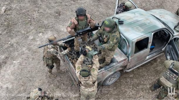 Білий дім заявив про можливі нові санкції проти Путіна для стимулювання мирних переговорів Бійці ТрО з кулеметом Browning M2