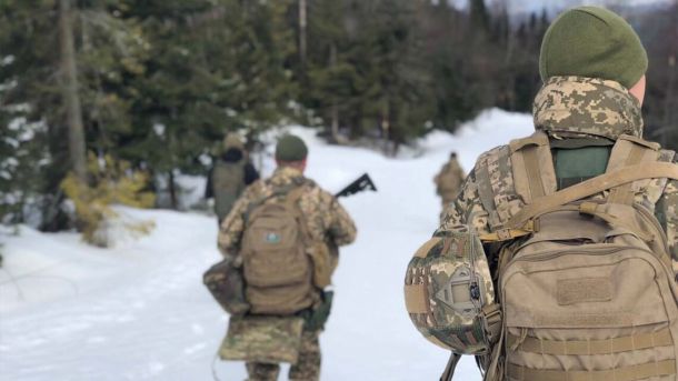 Росія втратила 1130 окупантів і 654 дрони за добу Українські бійці у лісі