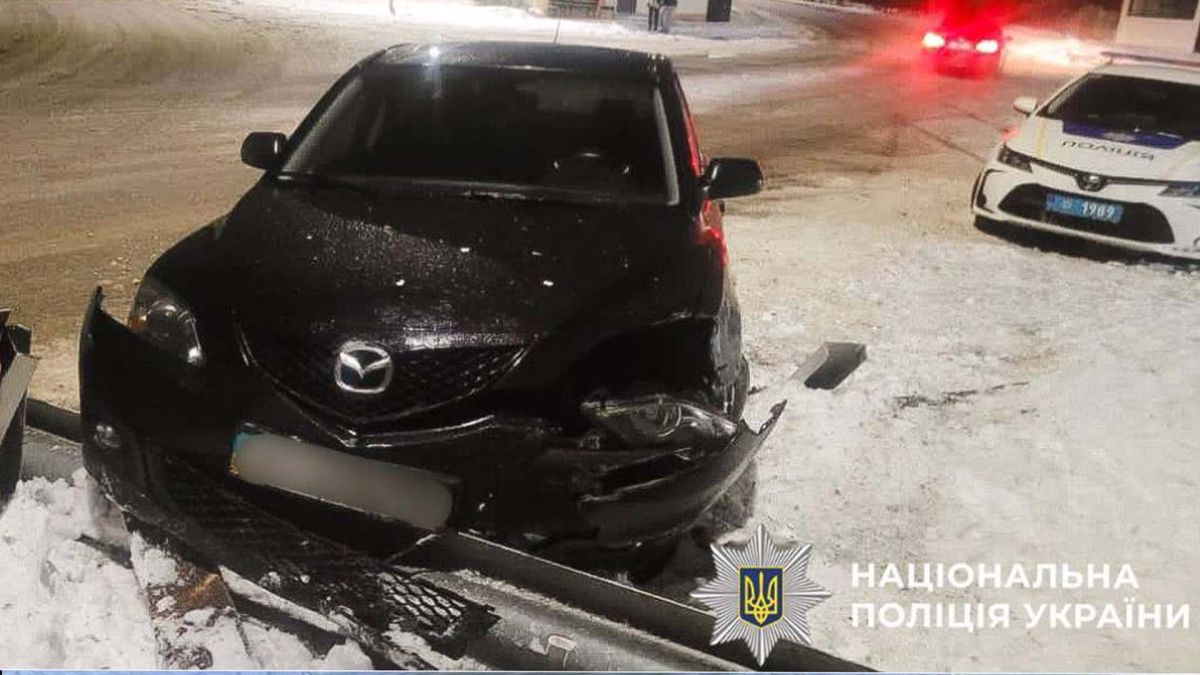 На Бучанщині затримали водія з наркотиками, який напав на поліцейського Автомобіль, в кому виявили наркотики