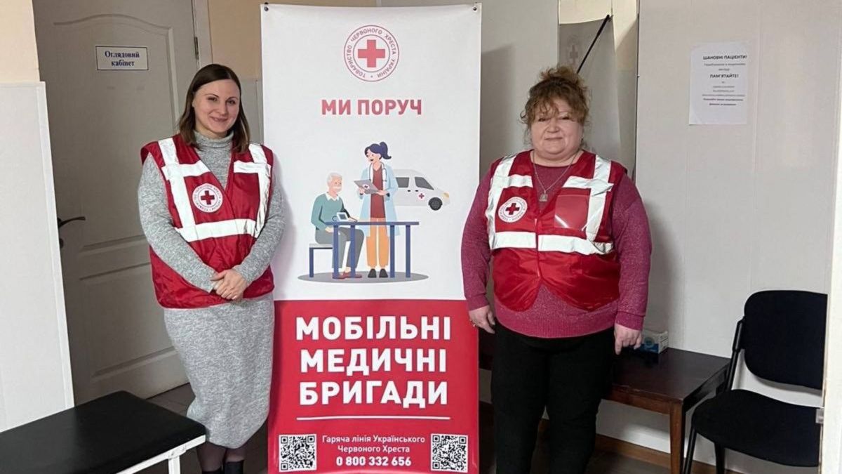 5246 пацієнтів за рік: як працюють мобільні медбригади на Васильківщині Лікарі мобільних медичних бригад (дві жінки)