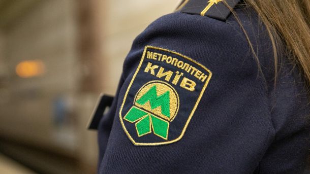 Велика пожежа на СТО в Києві: вогонь захопив декілька будівель Працівниця метрополітену