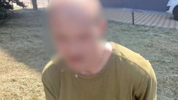 СБУ затримала агенток РФ, які готували теракт біля Майдану: 6 кг вибухівки Поліцейські затримали 40-річного чоловіка, який металевим прутом розбив вікна п'яти авто на вулиці Василя Липківського у Києві