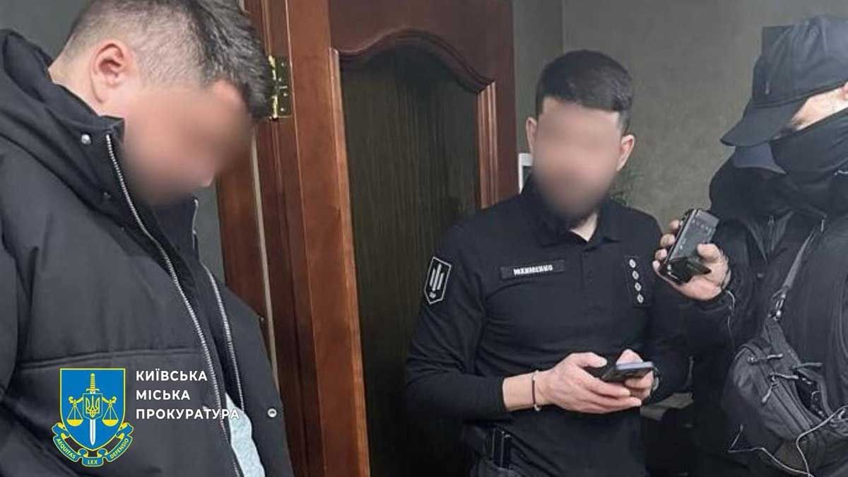 Троє керівників «Київзеленбуду» постануть перед судом за створення злочинної організації для отримання «відкатів» Троє керівників «Київзеленбуду» постануть перед судом за створення злочинної організації для отримання «відкатів»