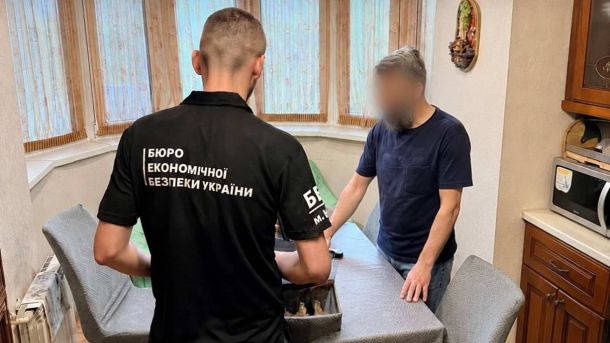 БЕБ викрило розкрадання 71 млн грн на неякісних пайках для ЗСУ Детективи БЕБ під час слідчих дій у справі про розкрадання 71 млн грн на неякісних пайках для ЗСУ