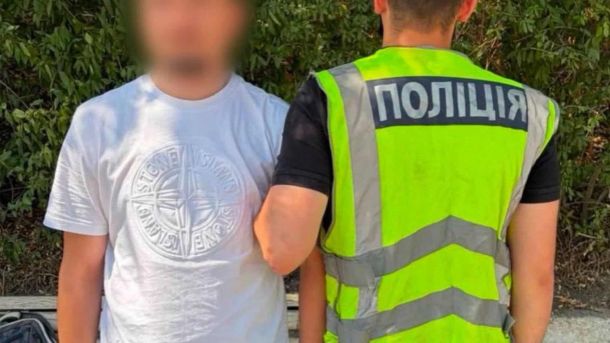 Колишнього нардепа судитимуть за захоплення землі біля Дніпра в Києві Поліцейські затримали 36-річного киянина, який залишив куртку з гранатами біля ресторану у Дніпровському районі Києва