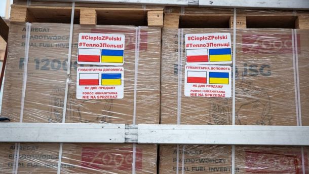 Київ отримав першу партію енергетичного обладнання від Німеччини Запаковані контейнери, що надійшли з Польщі