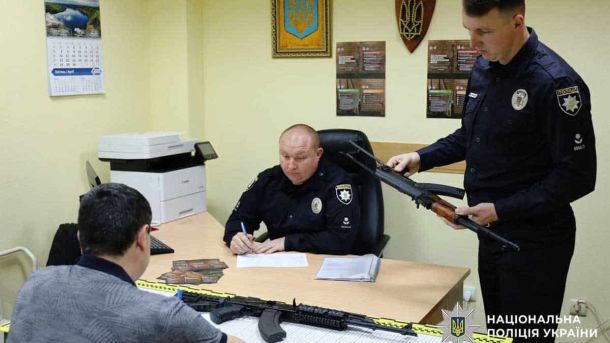 Афера з нерухомістю в Києві: підприємця та нотаріуса підозрюють у заволодінні приміщенням на 10,7 млн грн Афера з нерухомістю в Києві: підприємця та нотаріуса підозрюють у заволодінні приміщенням на 10,7 млн грн