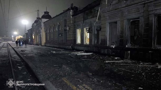 Київ отримав «Рожевого фламінго»: не ракету, а транспорт для полярників Пошкоджена історична будівля