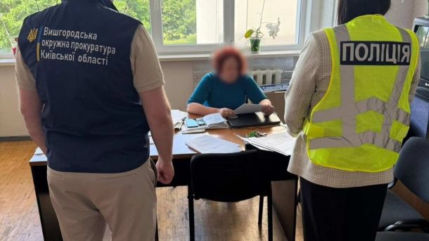 Директорка ліцею у Вишгородському районі завдала громаді збитків 164 тис. грн Директорку ліцею у Вишгородському районі підозрюють у закупівлі меблів за завищеними цінами — збитки перевищили 164 тисячі гривень