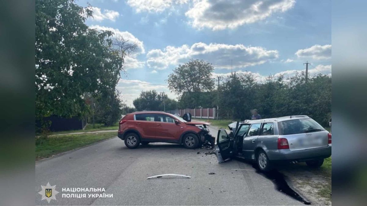 Водій KIA загинув після зіткнення з Audi у Яготині Місце дорожньо-транспортної пригоди у Яготині, де зіткнулися автомобілі KIA та Audi
