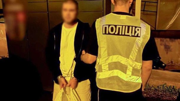Чотирьох осіб підозрюють у спробі захопити лікарню в Деснянському районі Поліція Києва ліквідувала міжрегіональну наркомережу з 40 фігурантами, вилучивши понад 6 кг наркотиків і психотропів