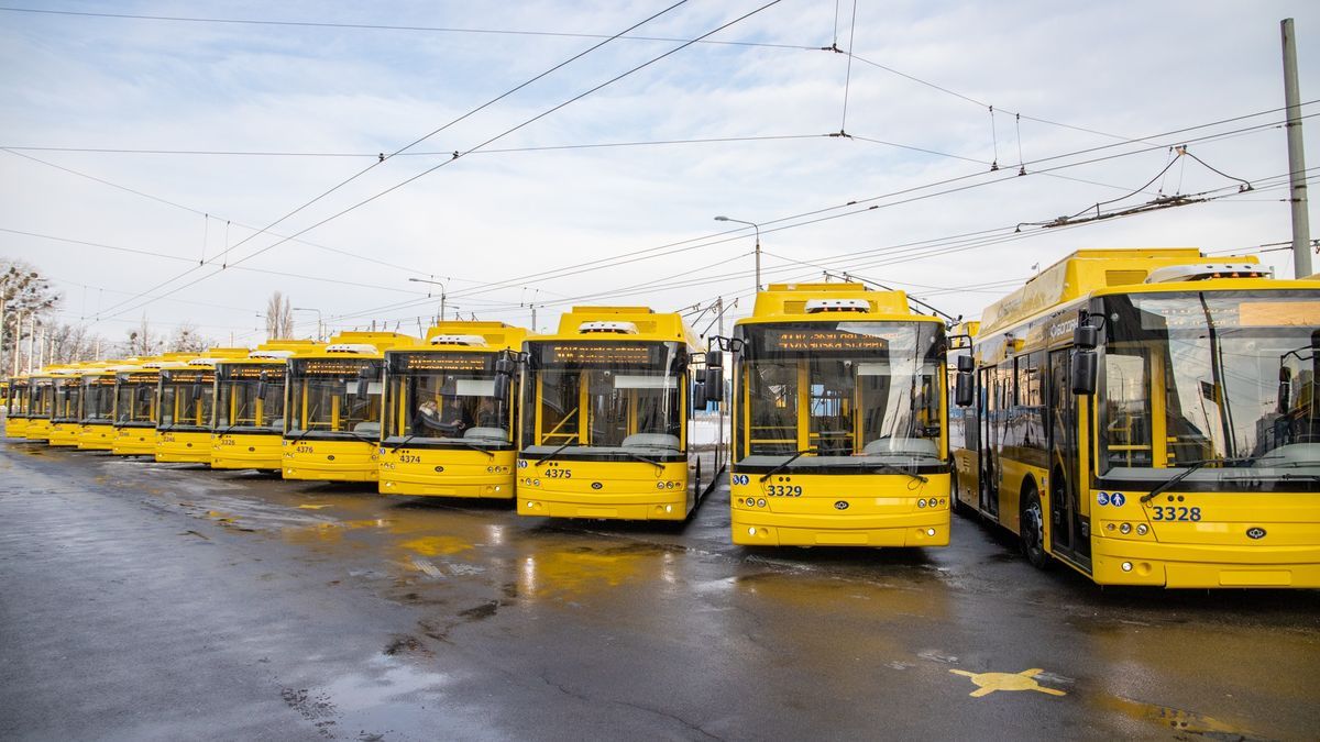 У Києві перекрито рух на вулиці Якуба Коласа: зміни в роботі транспорту У Києві перекрито рух на вулиці Якуба Коласа: зміни в роботі транспорту