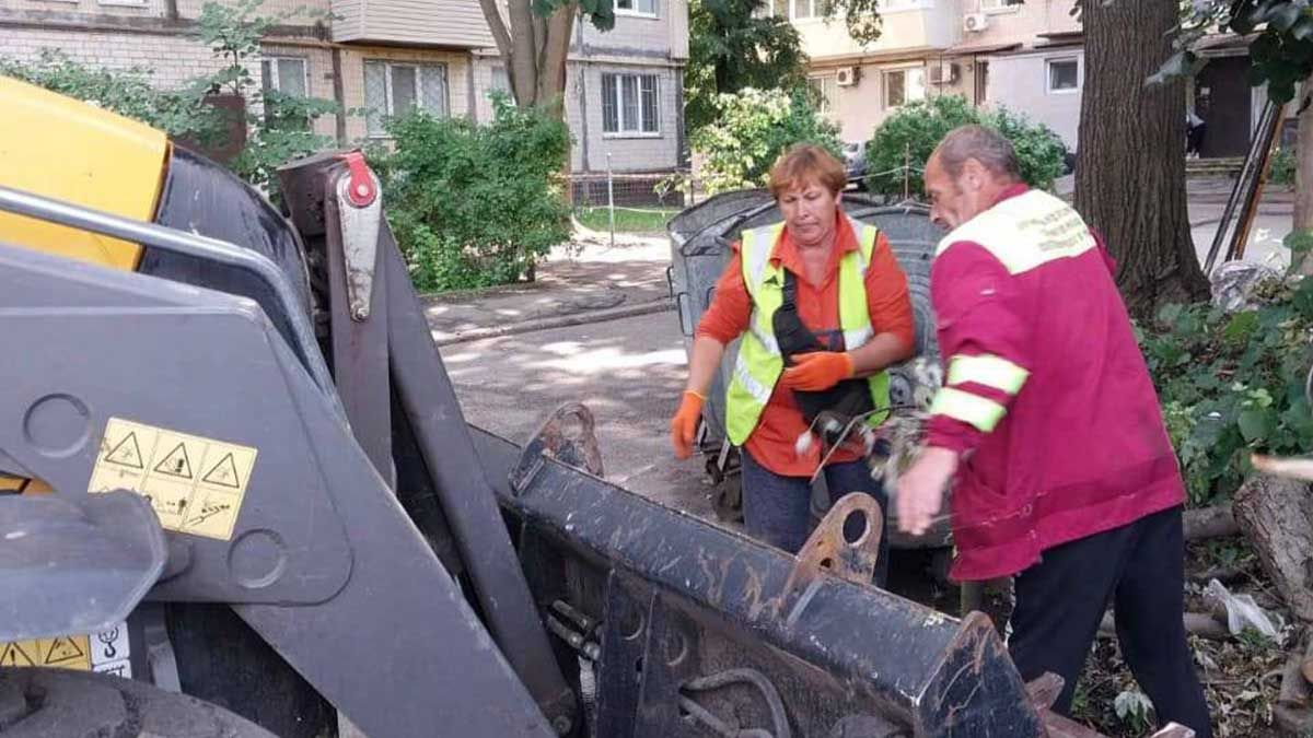 Святошинський район: ремонт мереж, покрівель і дворів за тиждень Святошинський район: ремонт мереж, покрівель і дворів за тиждень