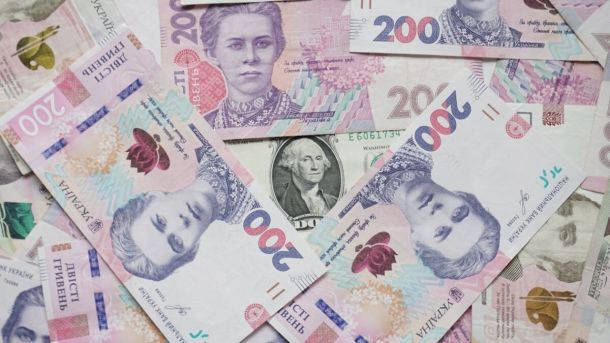 Нові шахрайські схеми від ФСБ: у Києві маніпулюють літніми людьми через фейкові повістки Українські гривні