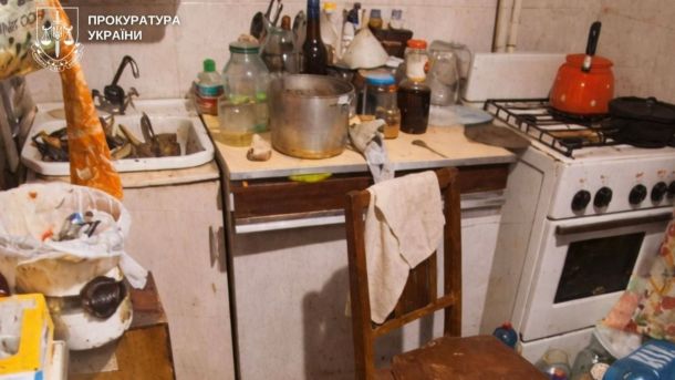 Агентку ФСБ засудили на 15 років: шпигувала за об'єктами Нацгвардії та ТЦК Києва Занедбана кухня з безладом, де стався конфлікт між племінником і дядьком у Подільському районі Києва