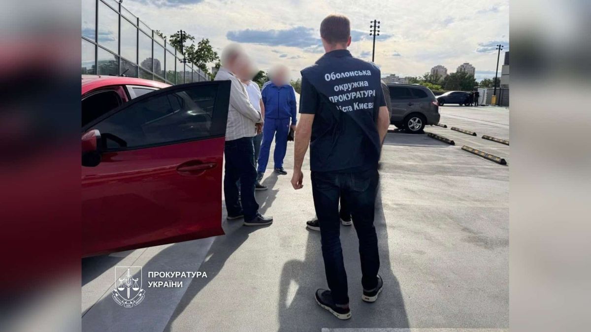 Адвоката у Києві судитимуть за вимагання $25 тис. під приводом інвалідності Адвоката у Києві обвинувачують у вимаганні 25 000 доларів у клієнта під приводом оформлення групи інвалідності через особисті знайомства з лікарями