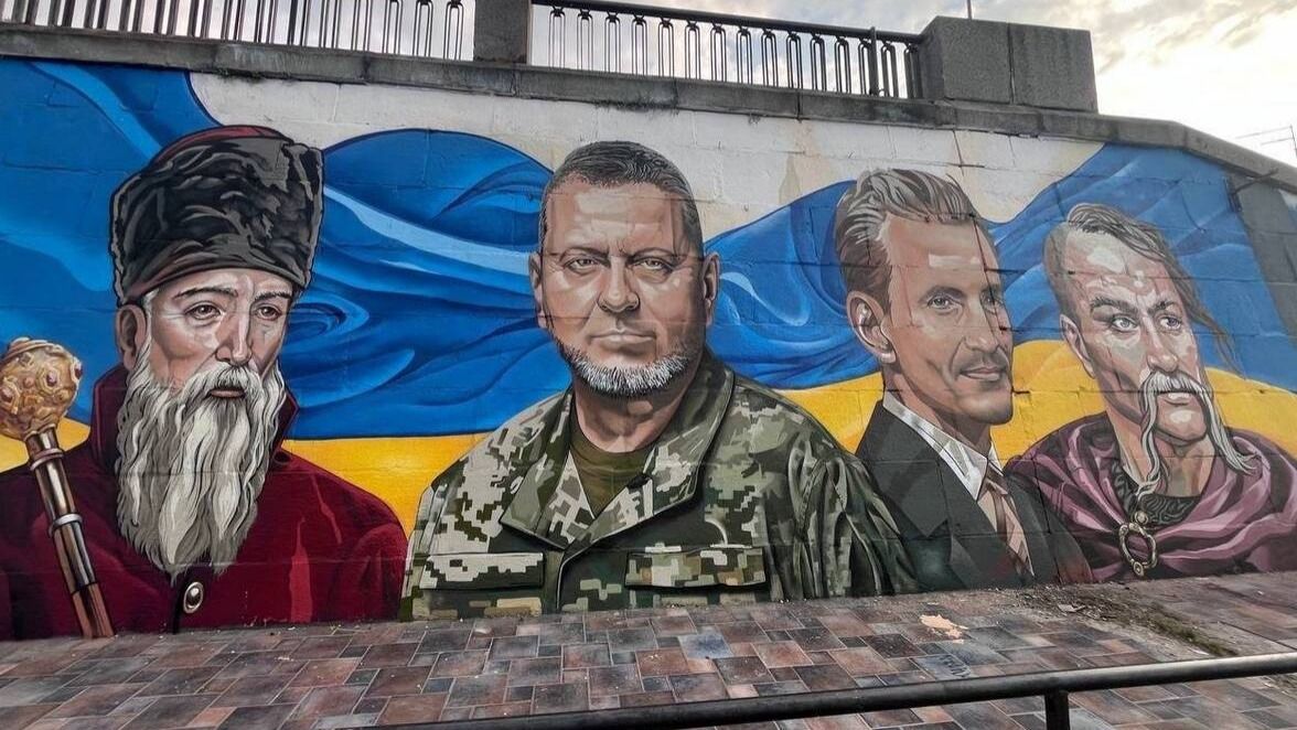 У Києві знову з’явився мурал із Залужним — поруч зі Святославом, Сагайдачним і Донцовим У Києві знову з’явився мурал із Залужним — поруч зі Святославом, Сагайдачним і Донцовим