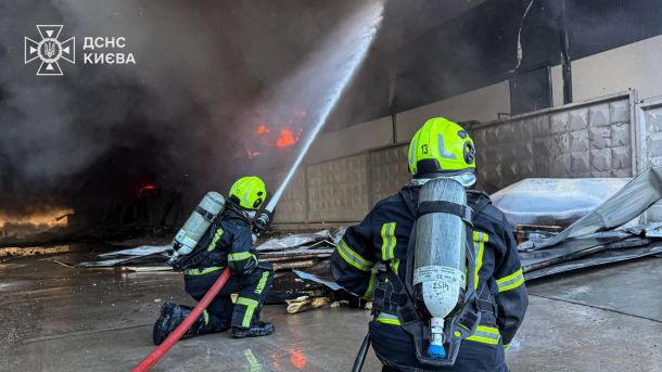 Подружжя 80 і 81 року загинуло в пожежі на Вишгородщині: винен обігрівач Рятувальники ДСНС Києва гасять масштабну пожежу на складських приміщеннях Київської області