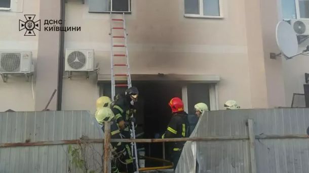 Порятунок Агати: у Києві витягли з колодязя собаку, яка тікала від обстрілу Порятунок Агати: у Києві витягли з колодязя собаку, яка тікала від обстрілу